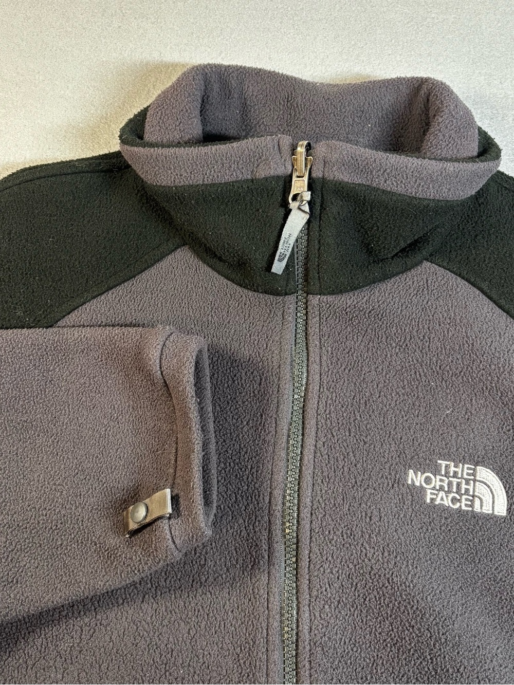 Vintage North Face Mens Medium Gray and Black Fleece Jacket - Full Zip